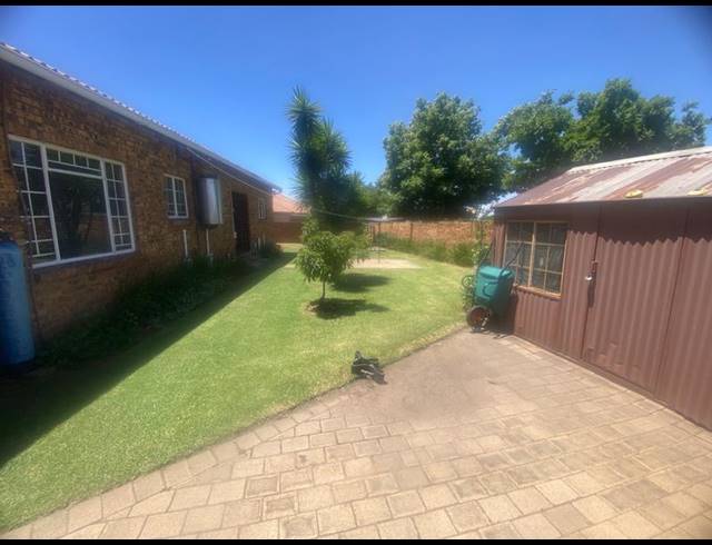 4 BEDROOM HOUSE FOR SALE IN AERORAND